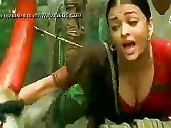 bollywood memorable daughter aishwaria rai grown chest helter-skelter open repeal cleavage - XNXX.COM 5